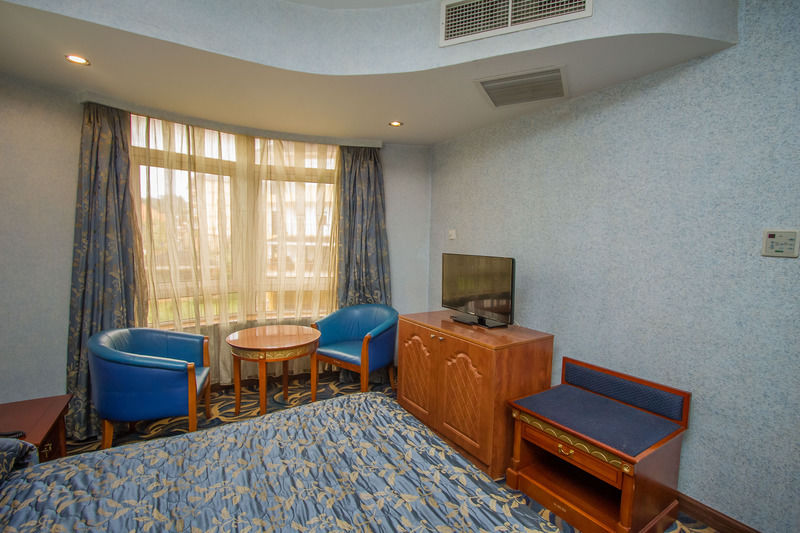 City Royal Resort Hotel Kyambogo  Exterior foto