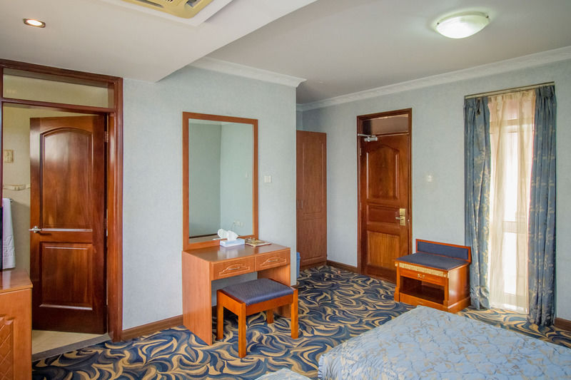 City Royal Resort Hotel Kyambogo  Exterior foto